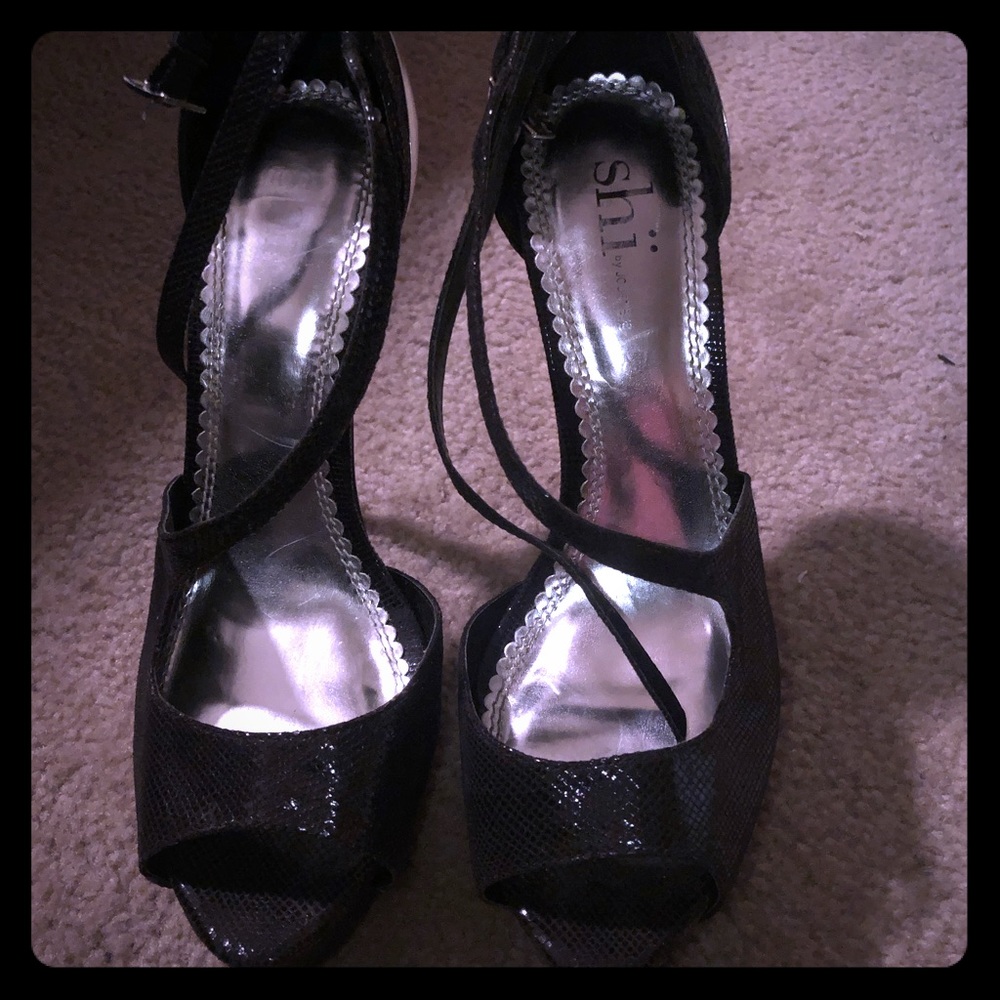 SHI BY JOURNEYS SHINY BLACK FABRIC SHOE
